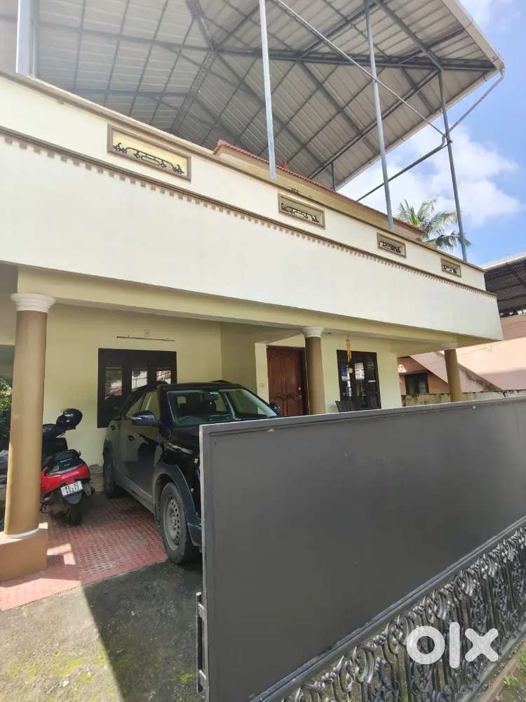 Road front 3 Bhk up stair for rent tripunithura town