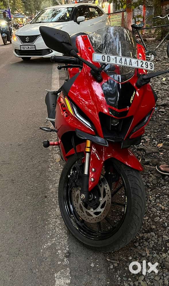 R15 v4 vivid red