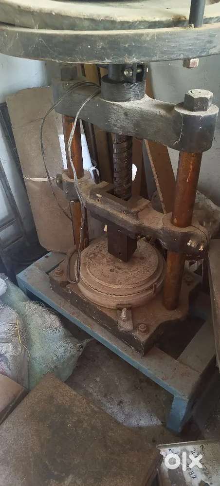 Paper plate making machine (₹35000)