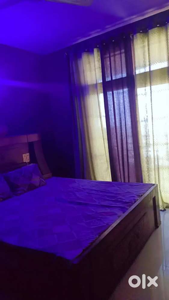 Female roommate ya Need room kisi k pass avalible ho to btana