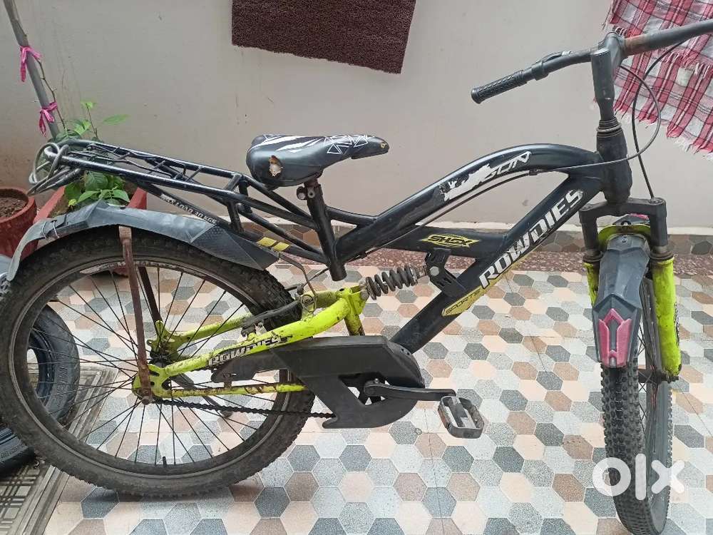 Wide tyre Cycle with shock ups