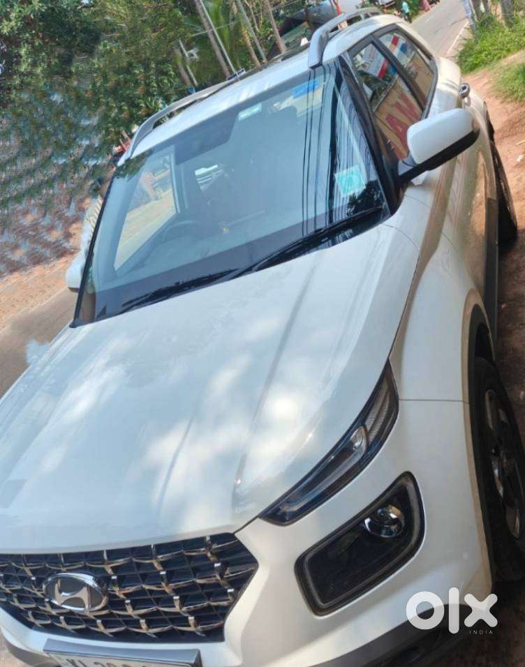 Hyundai Venue Automatic 2022 Petrol Well Maintained