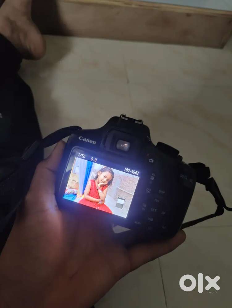 Canon 1300d camera