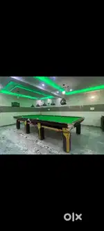 Snooker table    pool table(smaal size) in good condition