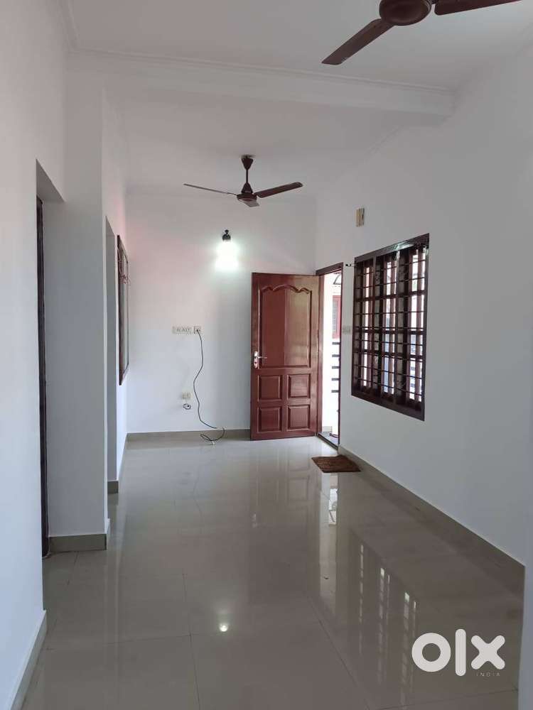 2 Bhk Apartment 1st flr nr Kadavanthra Elamkulam jn for 4 M bachelors