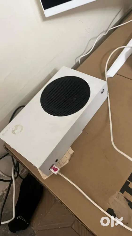 XBOX SERIES S WITH ONE REMOTE ONLY