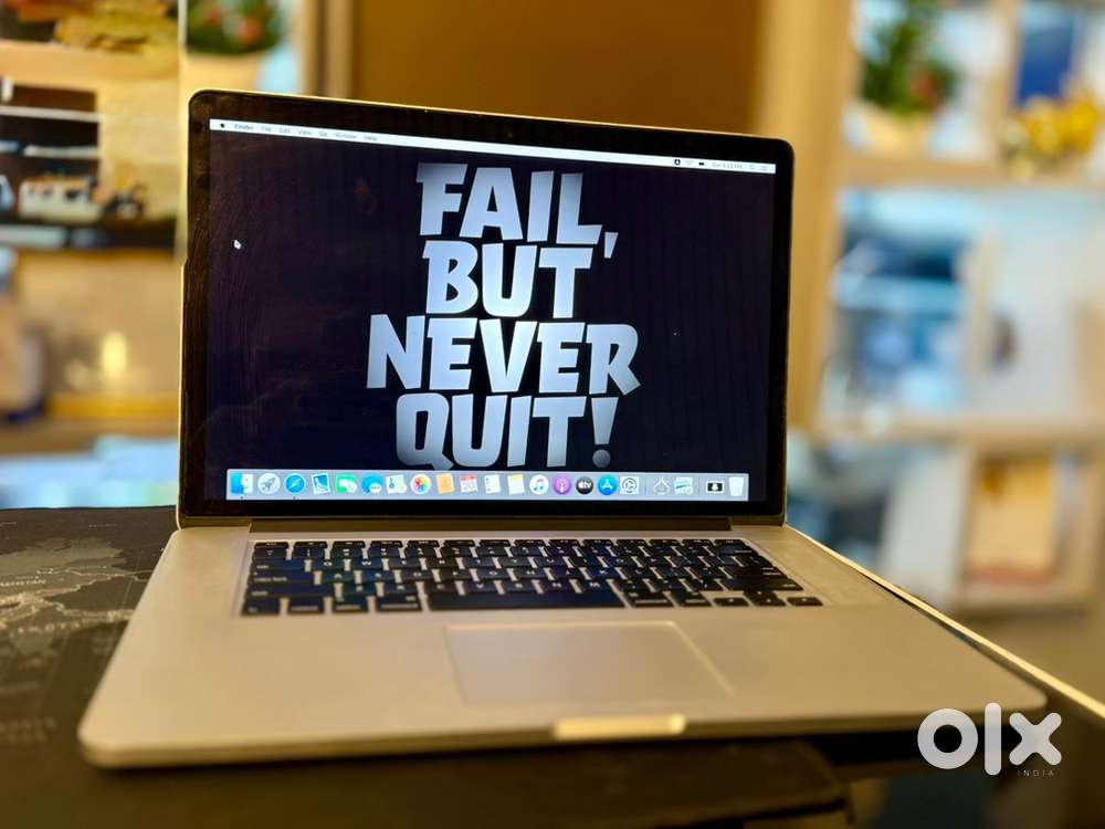 Apple MacBook Pro i7 – 45 Cycle Count  Clean Condition