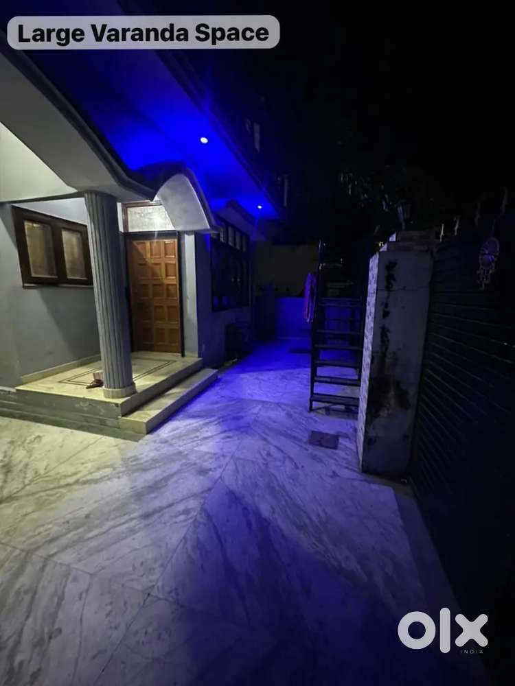 2bhk floor Mandakini vihar sahastradhara road owner 1st floor pe hai