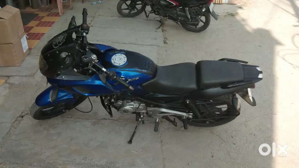 Bajaj Pulsar 220