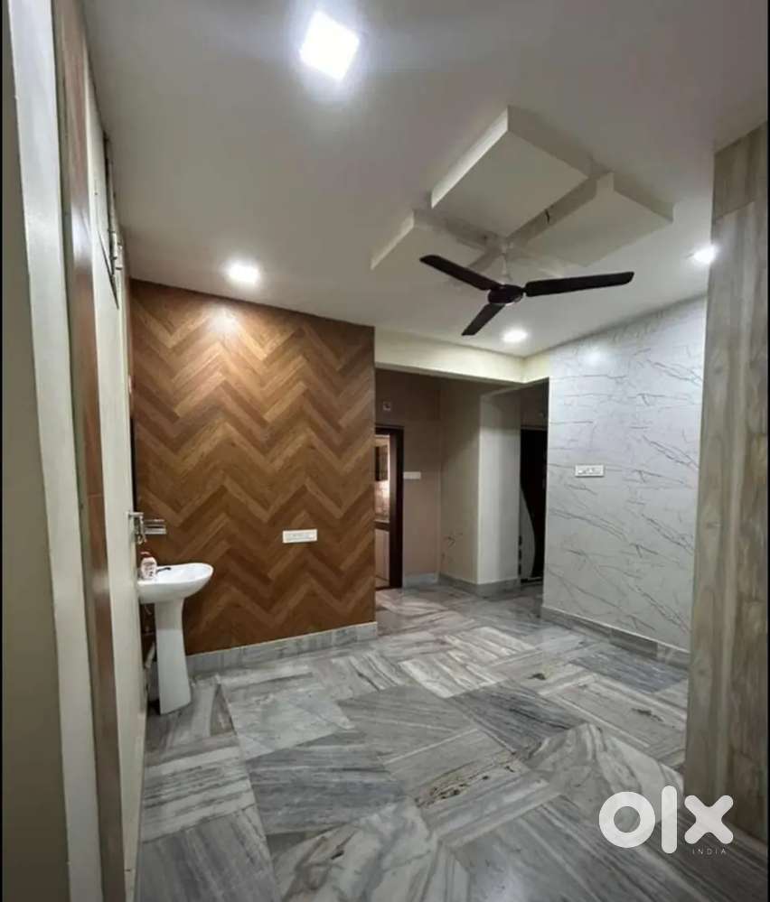 2 BHK Newly Renovated Flat near Esplanade Mall, Rasulgarh.