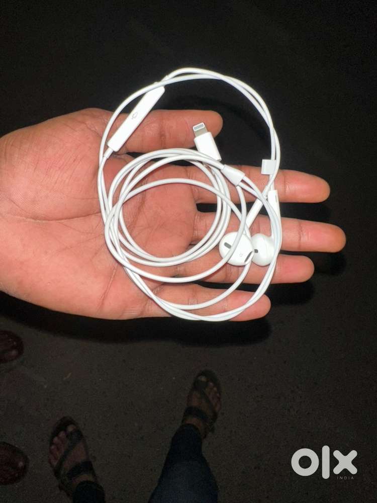 Original Apple EarPods with Lightning Connector 10 day old