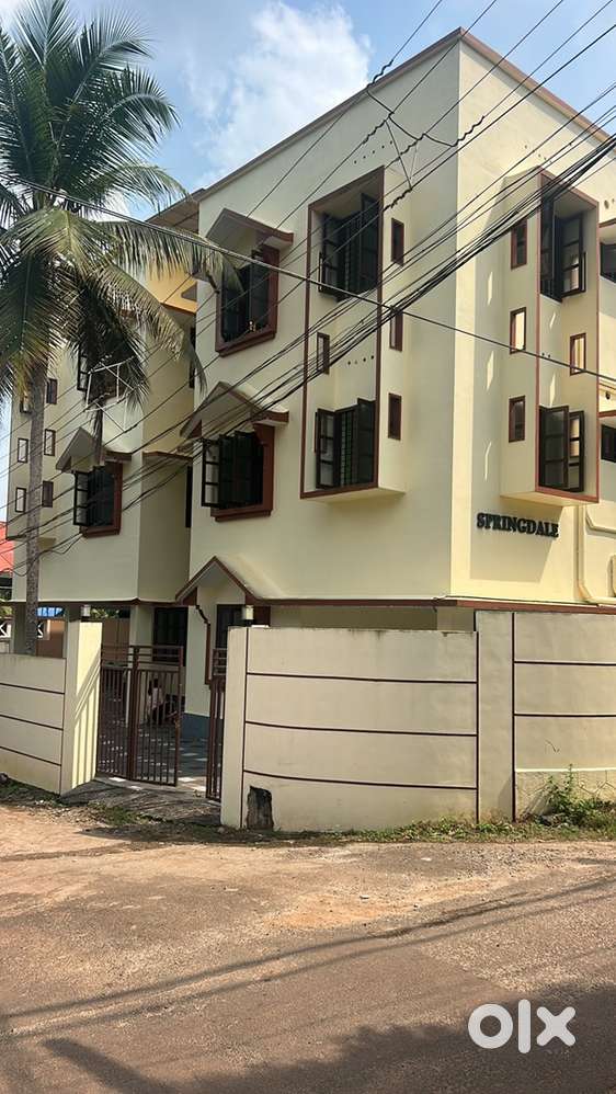 3 Storied Building for rent