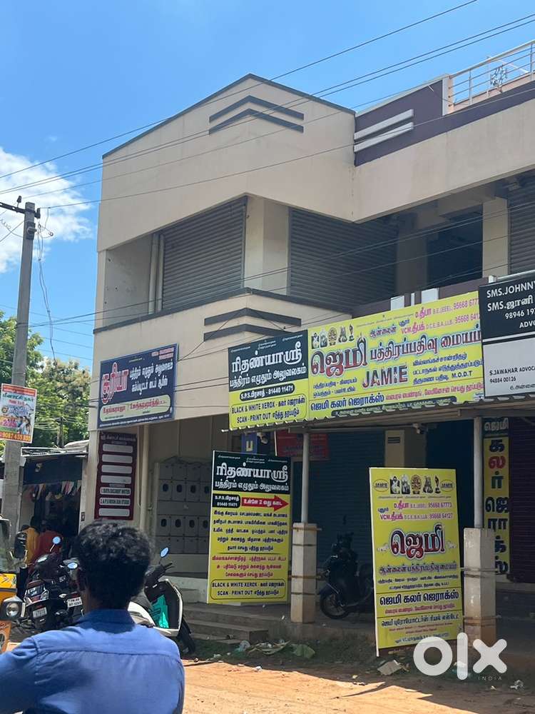 Corner Shop first floor with good visibility