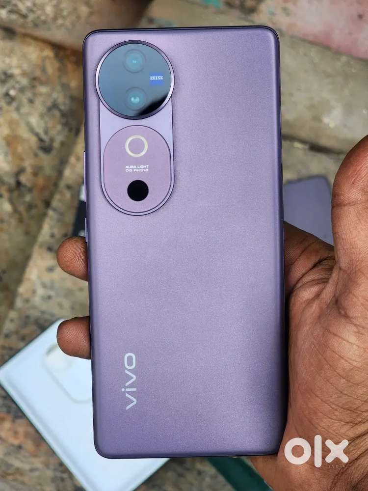 Vivo v40 8/128