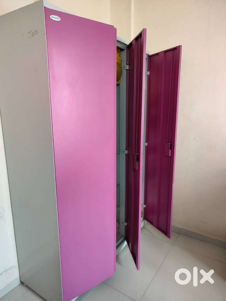 Onoma 3 door steel almirah