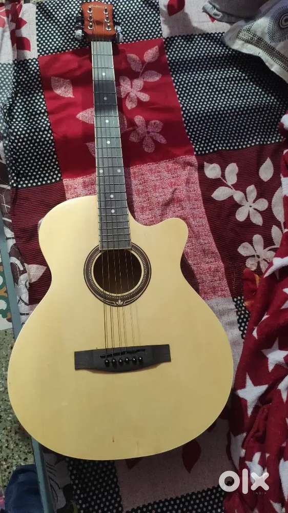 BRAND NEW ACOUSTIC GUITAR