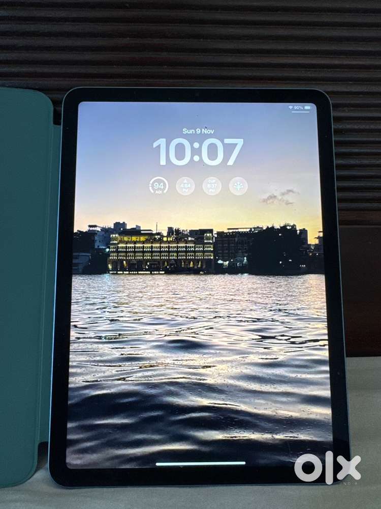 ipad Air (5th gen) 64 Gb with Apple pencil and ESR cover