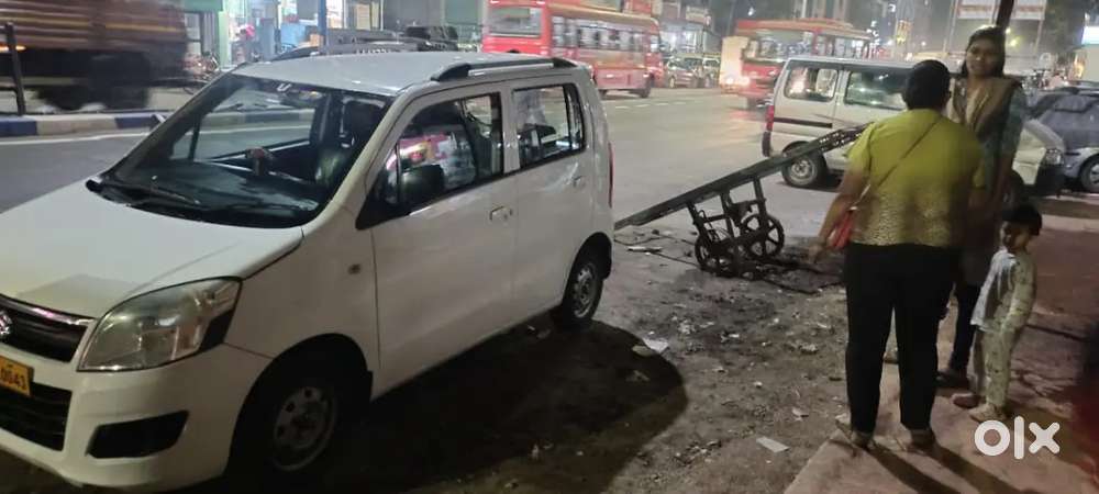 Car on maternity bass  car attend Ola and Uber