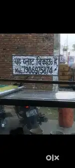 पुराना कलसिया रोड पर 10.5 by 50  की दुकान बिकाऊ है मंत्र 48 लाख की