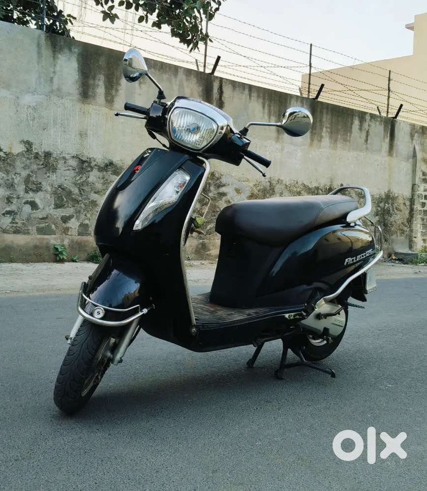 Mahadev bikes rajkot 80 feet road Laxmiwadi main road opp anand bakery
