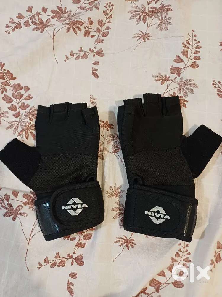 Nivia Gym Gloves with wrist band - Unused