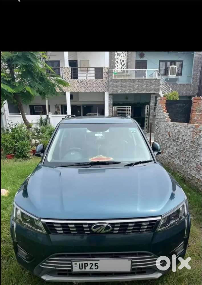 Mahindra XUV300 2022 Diesel 42400 Km top model, minor scrathes
