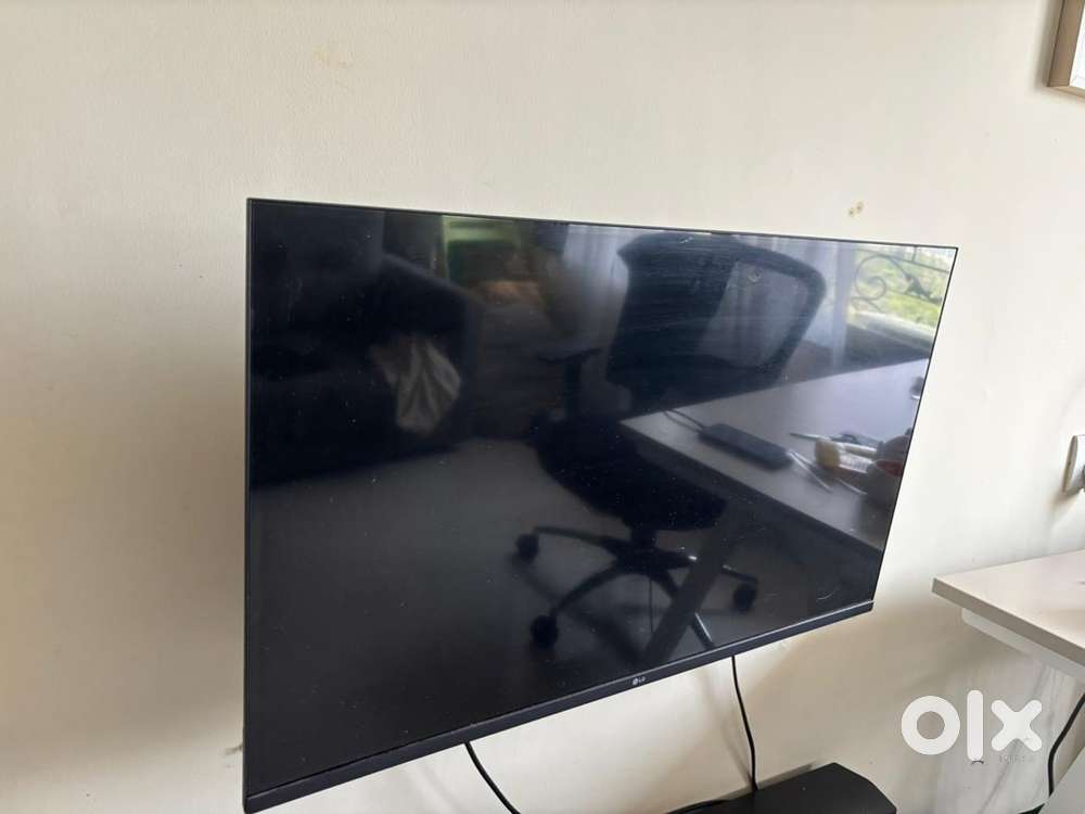 Lg 32 inch Smart TV with Boat Home Theatre. Hardly used.
