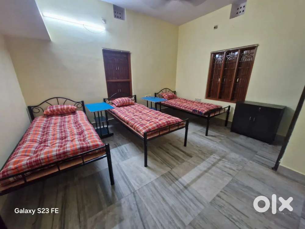 Best paying guest house for batchelor's