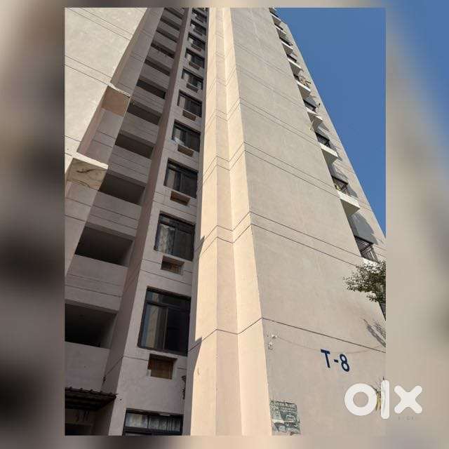 2BHK SEMI FURNISHED CORNER FLAT WITH POWER BACKUP FOR SALE