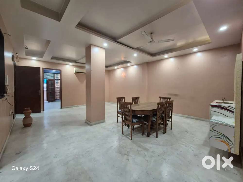 3bhk for rent in raja garden in Prime location