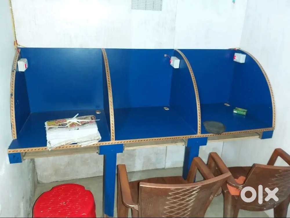 Computer desk