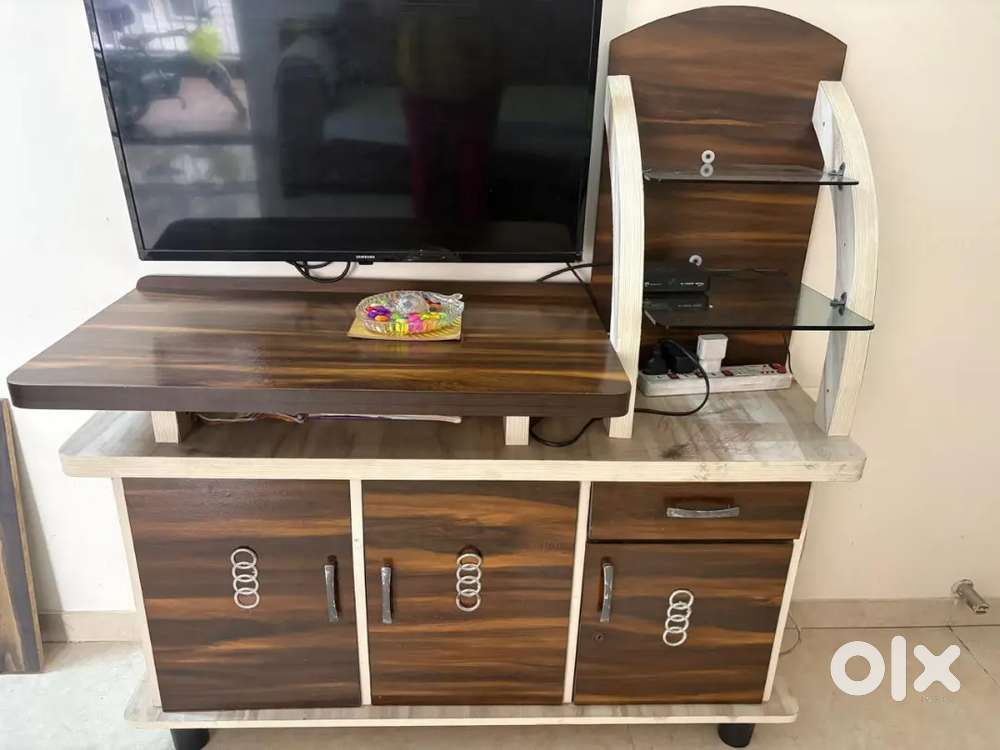 32 Samsung TV with TV Unit
