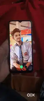 Realme 5s     4 gb ram 64 ge rom display tuti hue hai thode