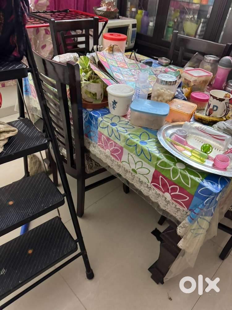 4 seater dining table