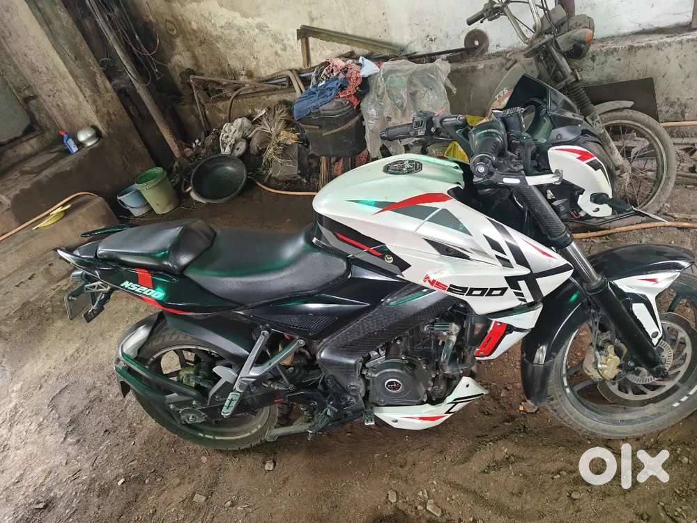Pulsar NS 200