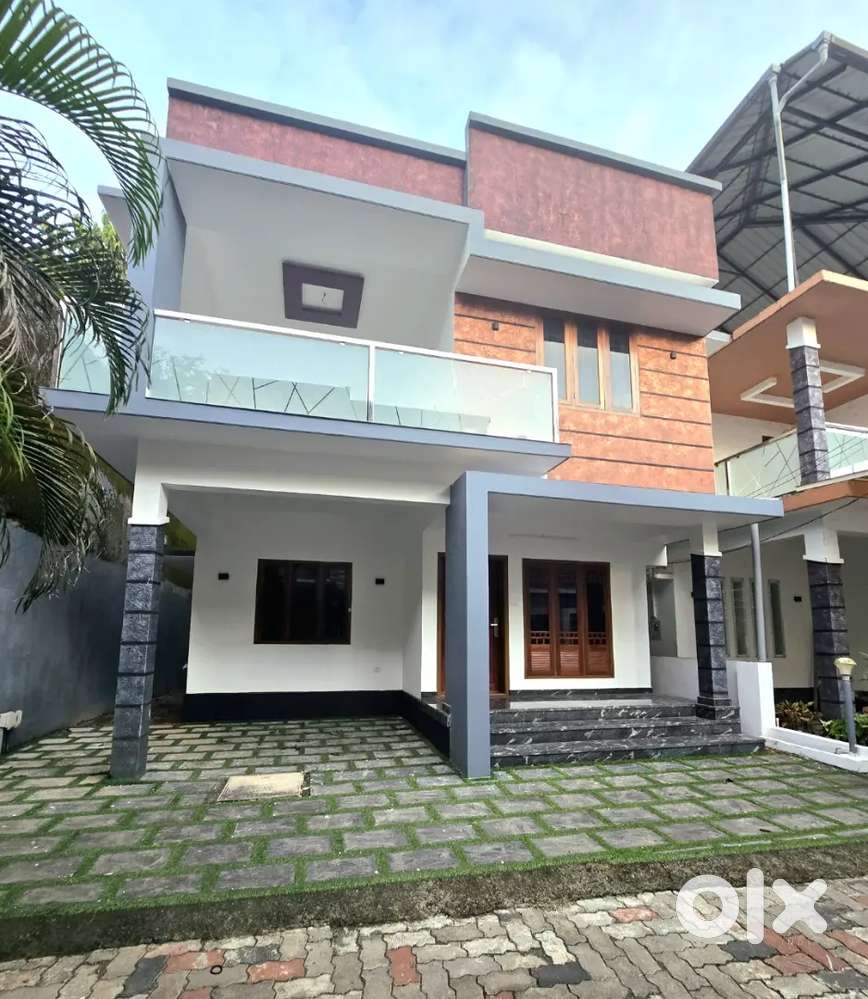 READY TO MOVE 3BED ROOMS 1500 SQFT GATED VILLA FOR SALE