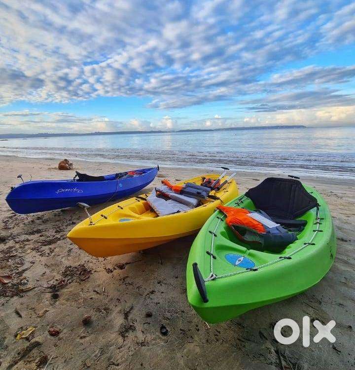 Well-Maintained Kayak Set – Blue & Green + Accessories!