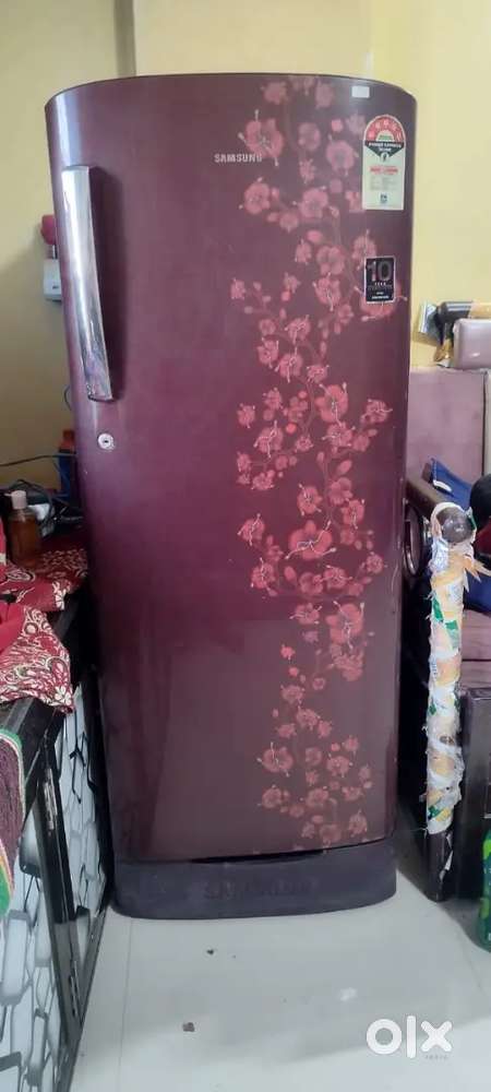Selling sumsung single door fridge