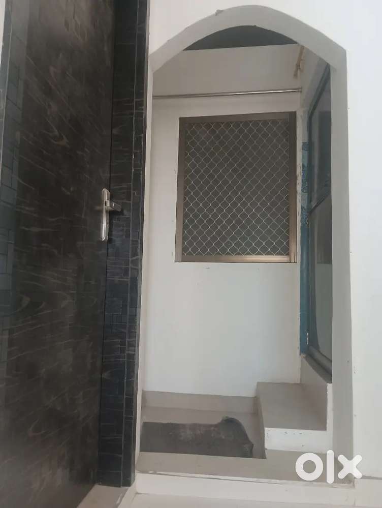 Attractive and well furnished Independent floor 3BHK