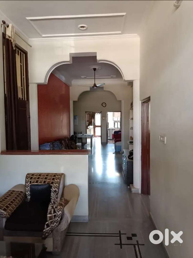 4 BHK Flat near Chitrakoot FOR BANK MNC OFFICE FAMILY OR BACHELORS