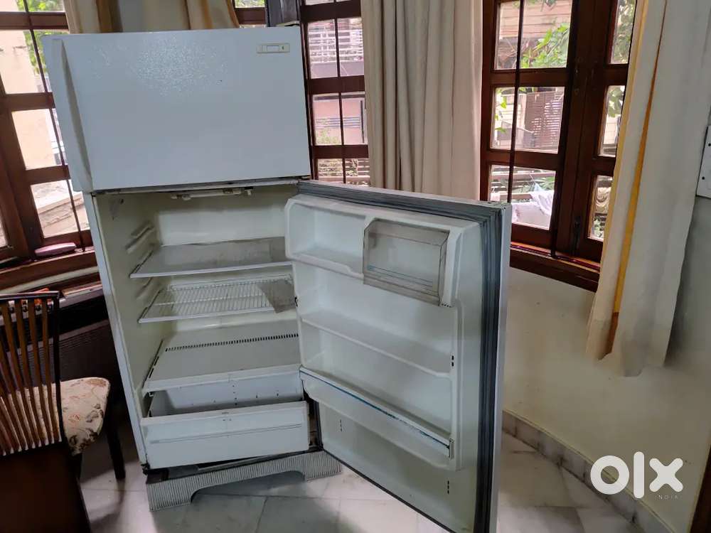 White westing fridge good and running condition