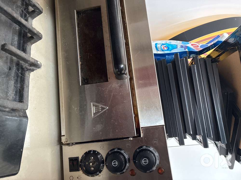 Commercial baking oven