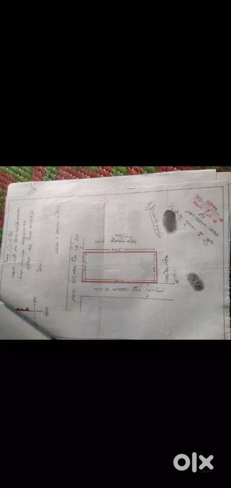 प्लाट बेचने चौधरी खींची हुई है तीन सेट पड़ा हुआ है