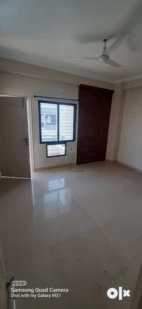 Rent for 4bhk Flat semi furnished covard campus good sosity.