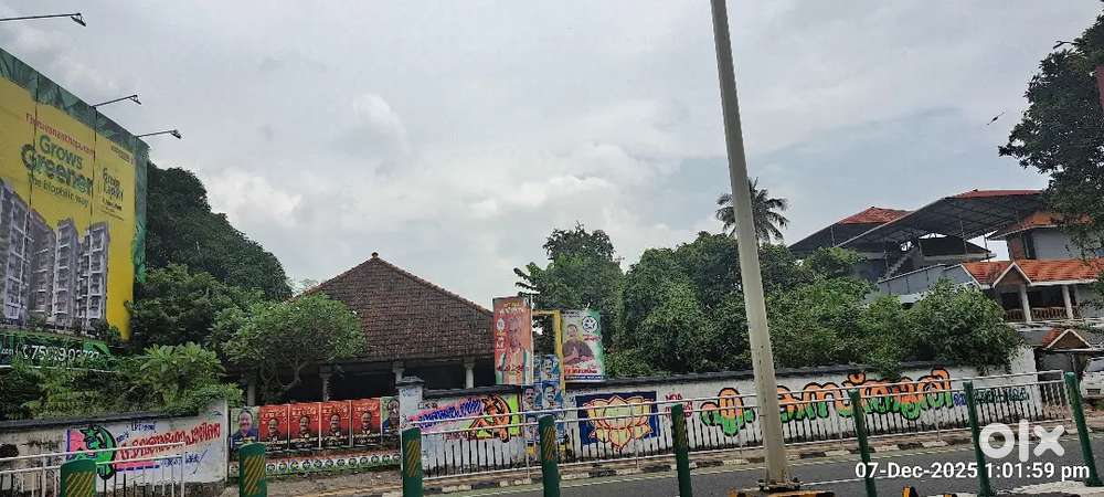 Vazhuthacadu 23 cents plot for sale near Hotel Hyatt Regency hotel