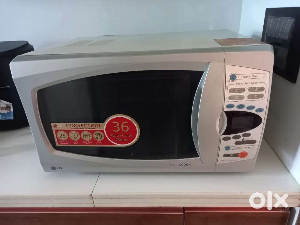 Fully functional Lg microwave is offered for sale
