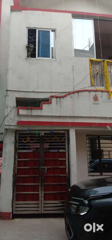 Har har Guddu near Indira Vidya Jyoti School 1,.5 km Tata station.