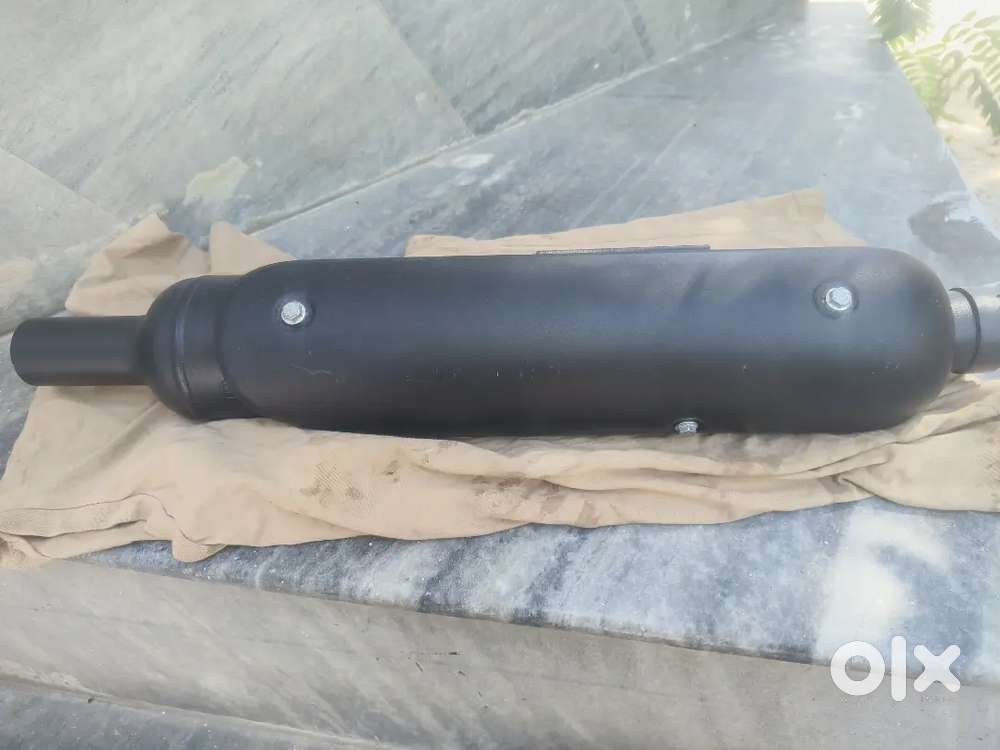 Royal Enfield classic 350 stealth black stock exhaust and band pipe