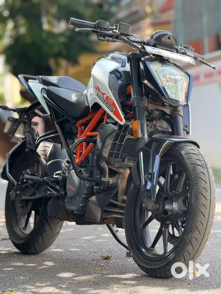 KTM DUKE 125 ( SHOWROOM CONDITION)