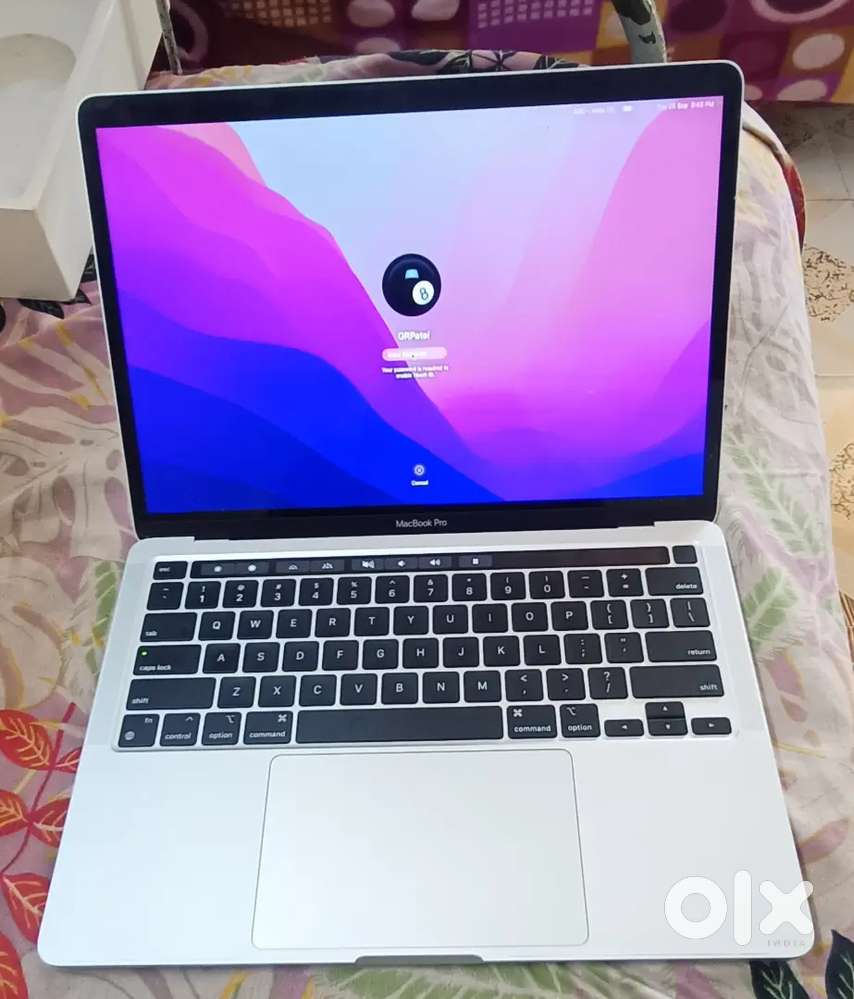 Apple new leptop whit box and bill arjent sell
